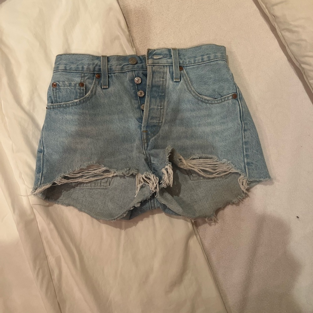 levi blue shorts